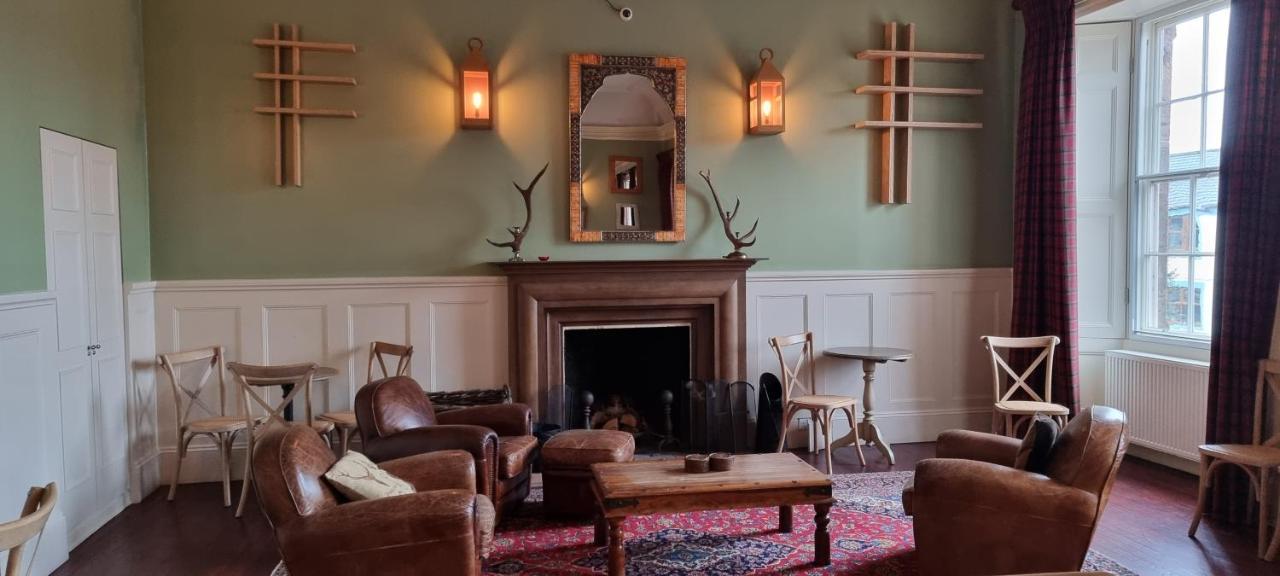 Buccleuch And Queensberry Arms Hotel Thornhill  Esterno foto